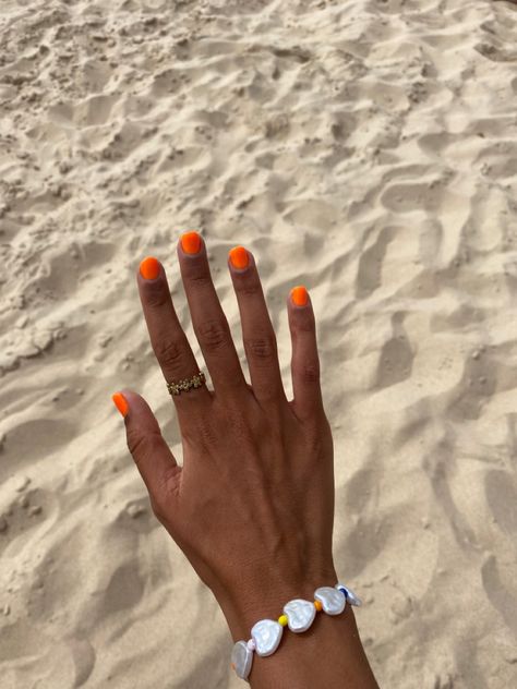 Beach Nails Natural Nail, Orange Almond Nails, Nails Invierno, Blue Toe Nails, Neon Orange Nails, Summer Manicure, Casual Nails, Gel Nail Colors, Beach Nails