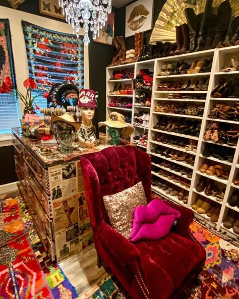 26 Maximalist Decor Ideas That Just Work Maximalist Dressing Room, Eclectic Dressing Room, Maximalist Guest Bedroom, Maximalist Organization, Vintage Closet Ideas, Eclectic Glam Bedroom, Maximalist Closet, Glam Room Ideas, Maximalist Apartment