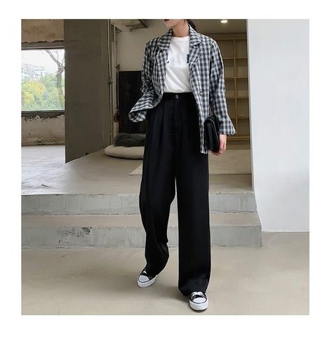 High Waist Loose Pants Outfit, Outfits With Loose Black Pants, Black Pants Outfit Ideas For Women, Long Dress Pants Outfits, Outfit Ideas Long Pants, Straight Loose Pants, Long Black Trousers Outfit, Aesthetic Outfits Black Pants, Black Trouser Outfit Casual