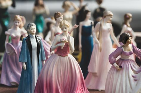 Royal Doulton Figurines Value and Price Guide Royal Dalton Figurines, Royal Doulton Figurines, Royal Doulton China, Figurine Display, Price Guide, Take Me Home, Royal Doulton, Remodel Ideas, Fine Bone China