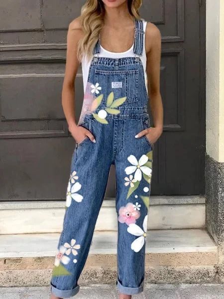 Painting Overalls Outfit, Hand Painted Denim Overalls, Painted Overalls Diy, Painted Overalls, Denim Jacket Diy Paint, Mums Homecoming Ideas, Senior Crown Ideas, Diy Mums, Senior Mums