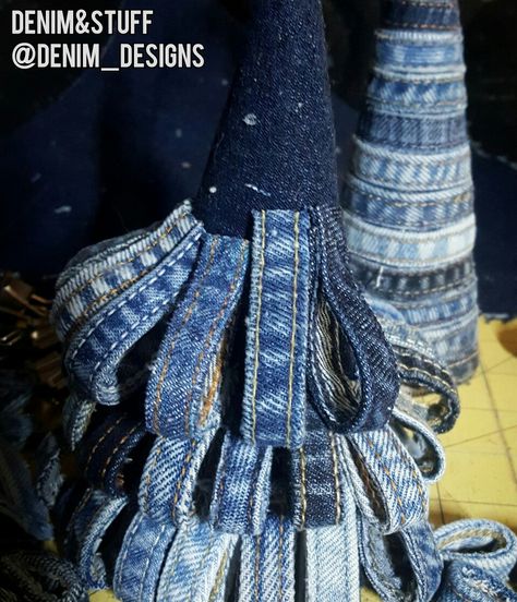 Make loops from the seams of recycled jeans, cover a cone from a cereal box and you'll create a OOAK, handmade Christmas decoration! More denim on Instagram: @denim_designs or email me at denimandstuffltd@gmail.com. Retail / Wholesale inquiries welcome. Denim Christmas Tree, Sew Denim, Återvinna Jeans, Denim Christmas, Denim Scraps, Denim Crafts Diy, Blue Jeans Crafts, Country Christmas Decorations, Denim Projects