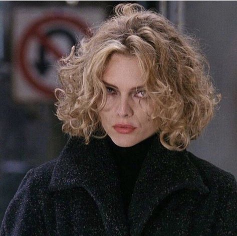 Selina Kyle Catwoman, Batman Returns 1992, Batman Returns, Selina Kyle, Michelle Pfeiffer, Catwoman, Curly Hair, Blonde Hair, Batman