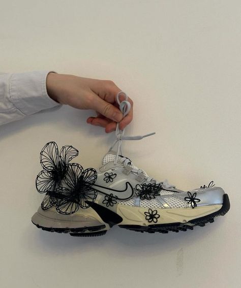 @nike customised shoes with 3D pen by @susanfangofficial | Instagram Nike Wedding Shoes, Customise Shoes, Nike Wedding, Classic Nike Shoes, Air Max Scorpion, Customised Shoes, Susan Fang, Reworked Clothes, Custom Sneakers Diy