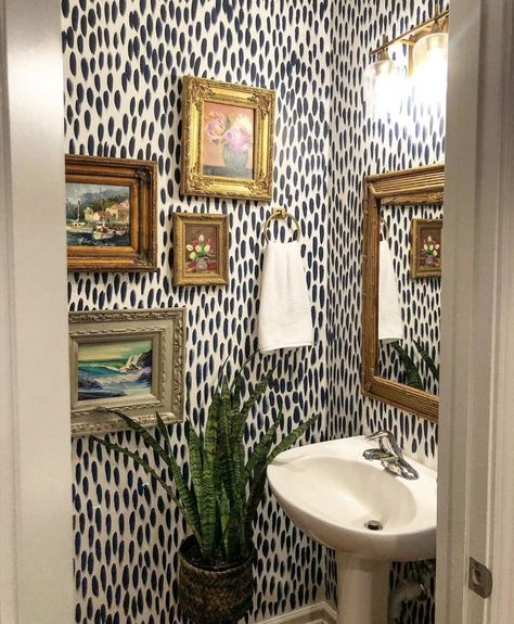 Small Powder Bathroom, Maximalist Bathroom, Funky Bathroom, Half Bath Remodel, Half Bathroom Decor, Powder Bathroom, Toilet Room Decor, Good Morning Today, Downstairs Toilet