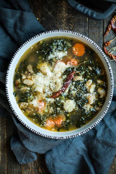 Spicy White Bean Garlic & Kale Soup – HonestlyYUM Kale Bean Soup, Kale And Beans, Bean Kale Soup, White Bean Kale, White Bean Kale Soup, Meatless Dishes, Garlic Kale, Allergy Season, Garlic Soup