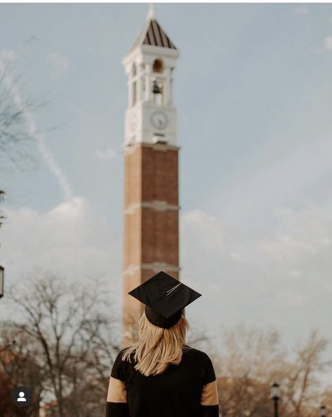 Purdue Graduation Pictures, Liberty University Graduation Pictures, Liberty University Graduation, Purdue Graduation, Guys Poses, Poses Graduation, University Of California Riverside, College Grad Pictures, Grad Picture Ideas