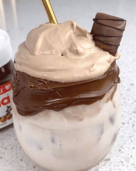 Whipped Drinks, Whipped Nutella, Nutella Drink, Nutella Recipe, Whipped Coffee, Ice Milk, Nutella Recipes, Baking With Kids, Milk Recipes