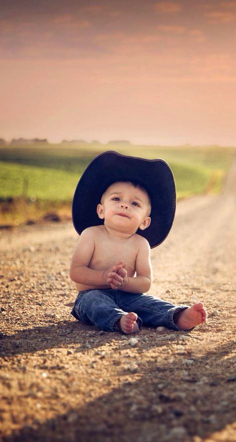 6 Month Cowboy Photoshoot, My First Rodeo Pictures, Western First Birthday Photoshoot, Cowboy Baby Photoshoot, Calvin Photoshoot, Baby Cowboy Photoshoot, Cowboy Photoshoot, Cowboy Pics, 6 Month Baby Picture Ideas Boy