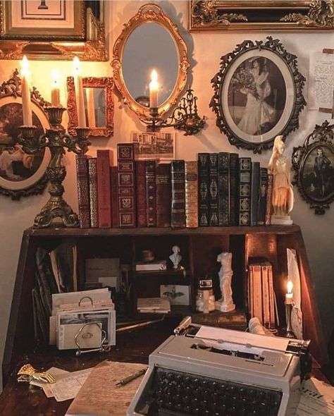 Academia Room Ideas, Dark Academia Room Ideas, Dark Academia Bedroom, Academia Bedroom, Dark Academia Room, Academia Room, Vintage Upcycle, Dark Light Academia, Dark Academia Decor