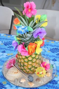 I like the colors of the flowers that are put together. Tiki Party Food, Luau Centerpieces, Pineapple Centerpiece, Hawaii Theme, Luau Baby Showers, Aloha Party, Luau Birthday Party, Hawaiian Luau Party, Hawaiian Birthday Party