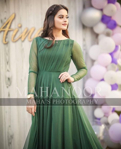 Minal Khan Minal Khan, Gown Party Wear, Long Gown Design, Simple Frocks, Frock For Women, Long Dress Design, Long Frocks, Designer Dresses Casual, Stylish Party Dresses