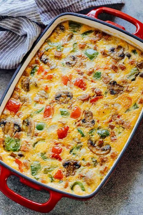 Baked Denver Omelet Breakfast Casserole in a baking dish straight out of the oven Denver Omelet, Resep Makanan Beku, Low Carb Breakfast Casserole, Healthy Breakfast Casserole, Menu Sarapan Sehat, Omelets Recipe, Liver Care, Breakfast Casseroles, Feed A Crowd