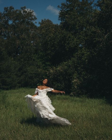 it’s giving runaway bride & i’m here for it • • • keywords: documentary photography, cinematic photography, visual poetry, storytelling, love, couples photoshoot, tampa elopement, travel photographer, couples inspo, romcom, movie scenes, bridals, runaway bride, bridal portraits, untraditional bridals 🏷️ #floridaphotographer #tampaphotographer #stpeteweddingphptographer #tampaweddingphotographer #destinationweddingphotograoher #stpetephotographer #film #visualpoetry #cinematicphotographer ... Storytelling Couple Photography, Runaway Bride Aesthetic, Cinematic Wedding Photography, Tampa Elopement, Bridge Photoshoot, Documentary Wedding Photos, Photography Cinematic, Wedding Concept, Runaway Bride