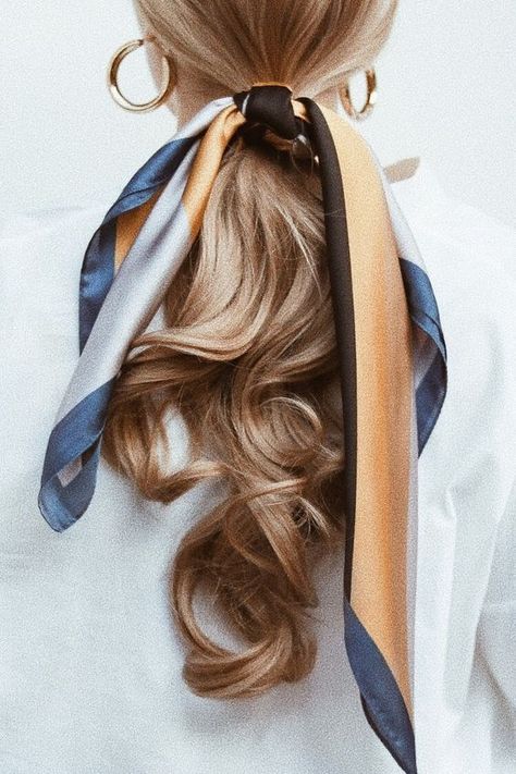 Style File - Mini Trend: the Silk Scarf for Summer Days Trendy We Fryzurach, Hair Scarf Styles, Retro Beauty, 2020 Trends, Hair Envy, Pixie Cuts, 가을 패션, Undercut, Hair Dos