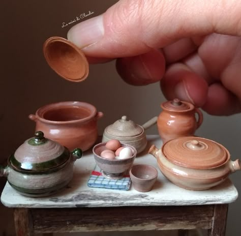 Miniature Ceramics, Mini Village, Mini Pottery, Doll Props, Fairy House Crafts, Miniature Pottery, Miniatures Diy, Miniature Tea Set, Tiny Gifts