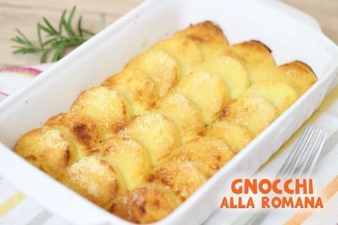 Gli gnocchi alla romana sono un piatto tipico della cucina laziale, una ricetta molto facile e allo stesso tempo economica, infatti... Orzo Risotto, Gnocchi Alla Romana, Pasta Alla Carbonara, Pasta Alla Norma, Gnocchi Recipes, Italian Cheese, Pasta Fresca, Italian Cooking, Bbq Recipes