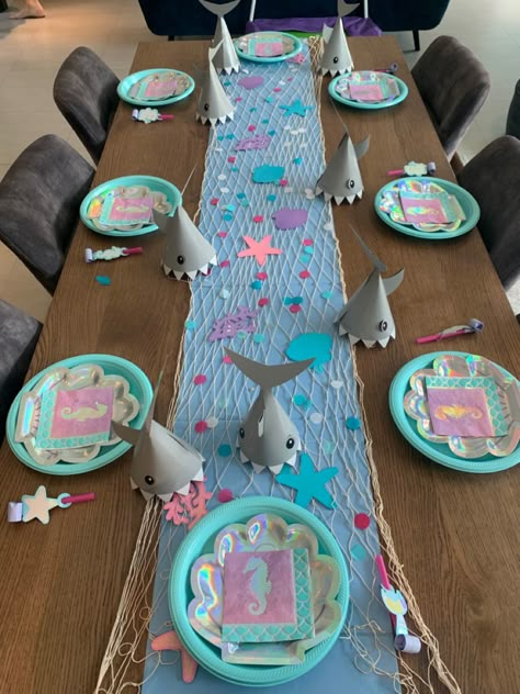 Mermaid Table Decorations Diy, Simple Mermaid Party Decor, Mermaid Party Table Set Up, Mermaid Party Table Decor, Mermaid Theme Table Set Up, Under The Sea Table Decorations, Oneder The Sea Table Decor, Budget Mermaid Party, Mermaid Table Decorations