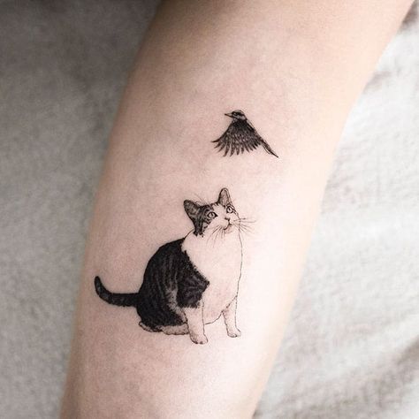 30 Beautiful Tattoos By South Korean Artist Hongdam You Will Love Tattoo Cat Minimalist, Hongdam Tattoo, Small Cat Tattoo, Cat Minimalist, Cat Tattoo Design, Cat Tattoo Simple, Tier Tattoo, Inspiration Tattoos, Cat Tattoo Designs