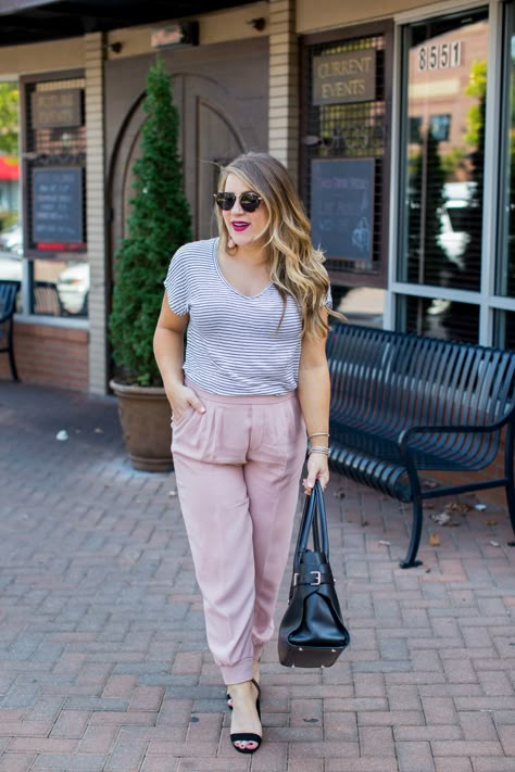 Blush Pink Joggers for Fall by NC fashion blogger Coffee Beans and Bobby Pins Pink Jogger Pants Outfit, Floral Joggers Outfit, Pink Joggers Outfit, Jogger Outfit Casual, Jogger Pants Outfit Women, Trendy Joggers, Joggers For Women, Jogger Pants Outfit, Floral Joggers