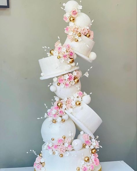 Gravity Wedding Cake, Outrageous Cakes, Luxury Desserts, Gravity Cakes, Comunion Cake, Anti Gravity Cake, Extravagant Wedding Cakes, Wedding Shower Cakes, Cake Structure