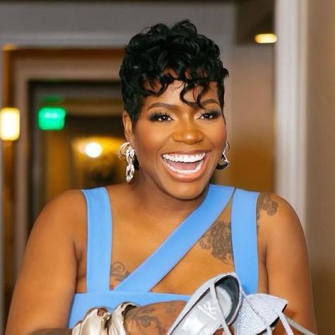 FANTASIA NEWS AND VIEWS FAN PAGE on Instagram: "RP @tasiasword I pray for Increase “2024” Mrs. Taylor Here wishing you all more wisdom, knowledge and overflow in your home.. Put All Your Trust In The Lord God!! #Tasia #Fantasia #ROCKSOUL #colorpurple #fantasiataylor #Fantasiabarrino #BARRINO #AMERICANIDOL #R&B #soulsanga #grammyawardwinner #allthingspurple💜💜💜" Fantasia Barrino Hairstyles, Fantasia Short Hairstyles, Fantasia Hairstyles, Haircuts Woman, Quick Weaves, Fantasia Barrino, Short Hair Images, Everyday Hair, Angela Bassett