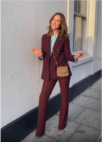 Burgundy Suit Women Outfit, Trinny Woodall Style 2023, Burgundy Suit Women, Plum Outfit, Trinny Woodall, Burgundy Trousers, Simple Winter Outfits, Wineries Outfit, Blazer Outfits For Women