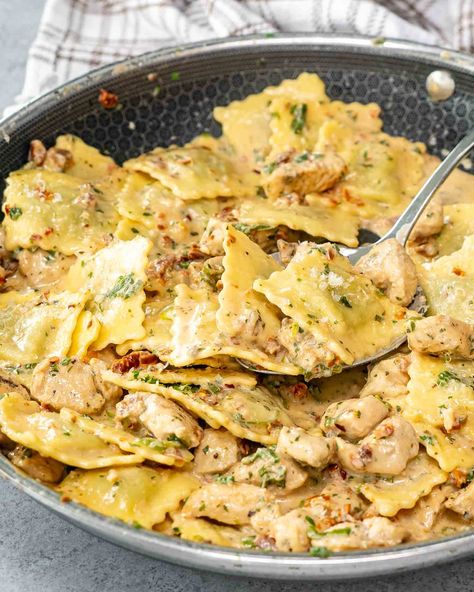 Creamy Sun-Dried Tomato Chicken Ravioli is the perfect quick and easy weeknight dinner! Ready in just 30 minutes, it's packed with flavor. #WeeknightDinner #EasyRecipes Chicken Ravioli, Easy Bruschetta Recipe, Light Dinners, Easy Bruschetta, Italian Meals, Tomato Chicken, Pasta Noodle Recipe, Chicken Shrimp, Italian Pasta Dishes