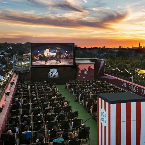 Rooftop Cinema, Cinema Idea, London Rooftops, Outdoor Movie Theater, Film Club, Theatre Inspiration, Visiting London, Open Air Cinema, Outdoor Cinema