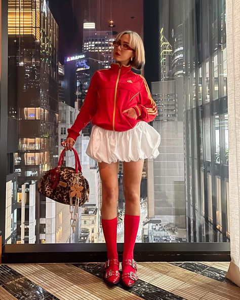 bubble skirts forever <3 #bubbleskirt #redoutfit #miniskirt #girlyoutfit Fall Bubble Skirt Outfit, Bubble Mini Skirt, Moscow Outfit, Bubble Skirt Outfit, Skirt Fall Outfit, Bubble Skirts, Inspo Fits, Neutral Outfits, Skirt Outfits Fall