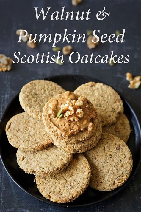 Scottish Oatcakes, Easy Homemade Crackers, Oat Cake Recipes, Homemade Crackers Recipe, Savoury Biscuits, Homemade Crackers, Oat Cakes, Porridge Oats, Digestive Biscuits