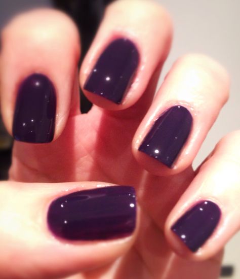 Love this eggplant color nail.  Adoro essa cor de esmalte berinjela. Eggplant Purple Nails, Ombre Nail Art Designs, Racun Shopee, Eggplant Color, Nail Art Ombre, Purple Orchids, Eggplant Purple, Ivory Wedding, Fall Nail Designs