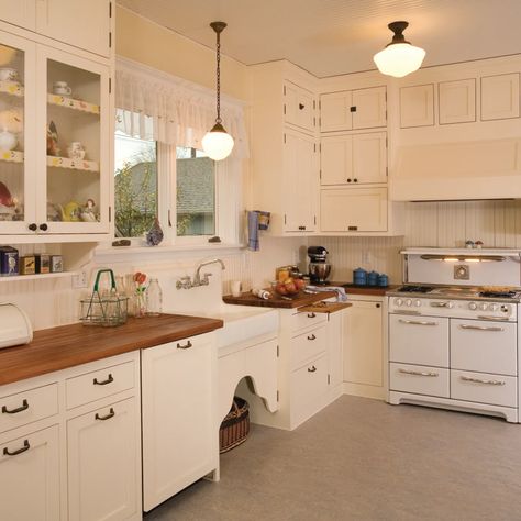 Vintage Dedication in a New Kitchen - Design for the Arts & Crafts House | Arts & Crafts Homes Online Inexpensive Backsplash, Inset Kitchen Cabinets, 1920s Kitchen, Top Cabinets, Historic Kitchen, Model Dapur, Kitchen Traditional, Bungalow Kitchen, Vintage Style Kitchen