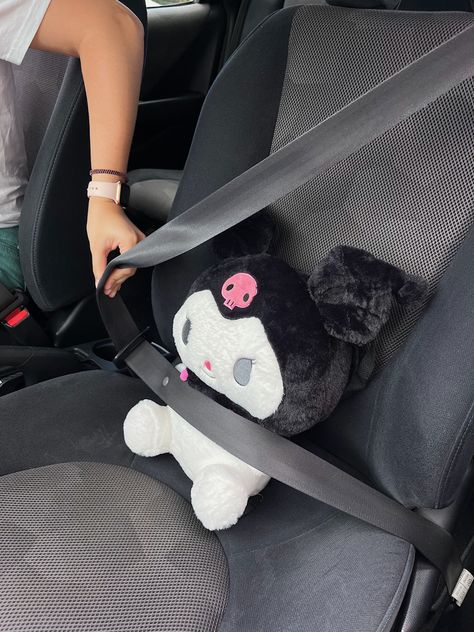 Plushies In Car, Kuromi Plush Aesthetic, Kuromi Merch, Y2k Kuromi, Kuromi Car, Kuromi Room, Kuromi Plushie, Kawaii Instagram, Aesthetic Sanrio