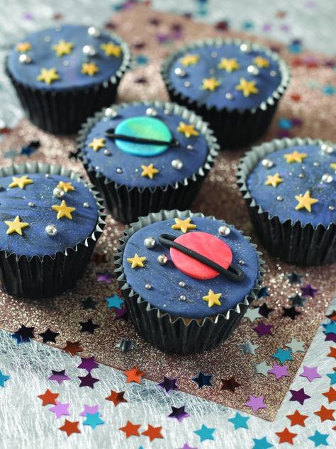 cupcakes Space Cakes, Space Cupcakes, Planet Party, Planet Cake, Science Birthday, Outer Space Birthday, Space Birthday Party, Space Party, Space Birthday