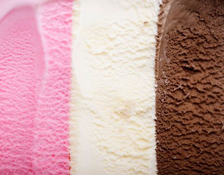 Choco Biscuit, Neapolitan Ice Cream, Italian Ice, Cream Aesthetic, Cookery Books, Cream Tea, Food Wallpaper, Strawberry Ice Cream, Ice Cream Cake