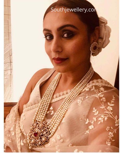 Rani Haar Long Necklaces, Long Jewellery, Sabyasachi Mukherjee, Rani Mukerji, Sabyasachi Jewellery, Necklace Set Indian, Pearl Necklace Designs, Beaded Necklace Designs, Long Pearl Necklaces