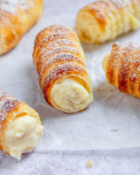 Puff Pastry Cannoli Cones, Italian Cream Stuffed Cannoncini (puff Pastry Horns), Puff Pastry Cannoli Shells, Cannoli Puff Pastry, Desserts With Pastry Cream, Puff Pastry Sweet Recipes, Puff Pastry Cannoli, Portuguese Pastries, Sweet Puff Pastry Recipes