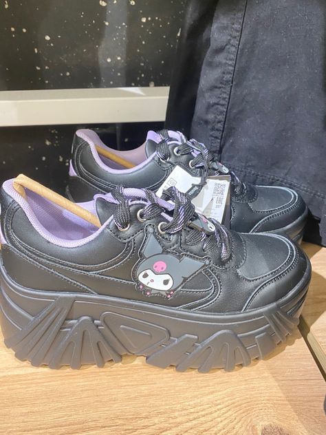 #kuromi #sanrio #kawaii #bershka Kuromi Quinceañera, Kuromi Converse, Hellokitty Shoes, Kuromi Items, Kuromi Shoes, Kuromi Things, Kuromi Stuff, Kuromi Clothes, Converse Aesthetic