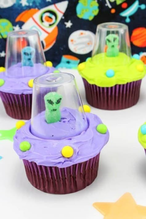 3,2,1 - blast off with a rocketship! Enjoy these Outer Space Birthday Party Ideas and Galaxy Themed Birthday Party Ideas. From Space Decor | Space Party Games, Space Crafts, Space Cakes, Space Party Tablescapes and more. Guaranteed to take you out of this world! #FrugalCouponLiving #outerspace #spaceparty #spacebirthdayparty #galaxy #galaxycupcakes #spacedecor #galaxydecor Alien Bday Party, Alien Baby Shower Theme, Cupcakes For Boys Birthday, Alien Cupcakes, Alien Birthday, Alien Party, Pastel Cupcakes, Two The Moon, Cupcake Wars