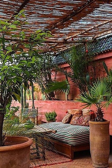 regardsetmaisons: Terracota ma couleur de l'été pour Project Inside Southwest Garden, Pergola Attached To House, Metal Pergola, Pergola Kits, Pergola Plans, Pergola Patio, Garden Designs, Terrace Garden, Outdoor Rooms