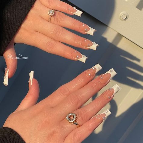 Nails With Pearls, Cherry Nail, Bad Nails, Wow Nails, Long Acrylic Nail Designs, Simple Acrylic Nails, French Tip Acrylic Nails, Floral Nail, Short Square Acrylic Nails