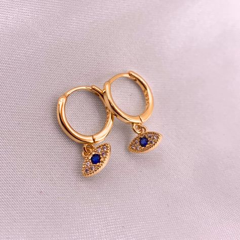 Christmas Wedding Gifts, Dangle Hoop Earrings, Evil Eye Earrings, Earrings Minimalist, Evil Eye Charm, Lovely Jewellery, Ear Jewelry, Everyday Jewelry, Minimalist Earrings