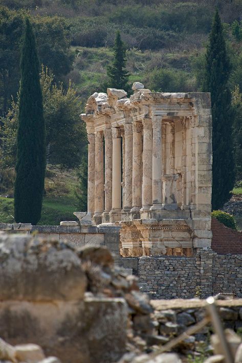 Ancient Mediterranean, Ancient Mediterranean Aesthetic, Ancient Greece Museum, Ancient Ruins Aesthetic, Ancient Greek Landscape, Ancient Megalithic Structures, Old Book Art, Ancient Egyptian Artifacts, Italian Aesthetic