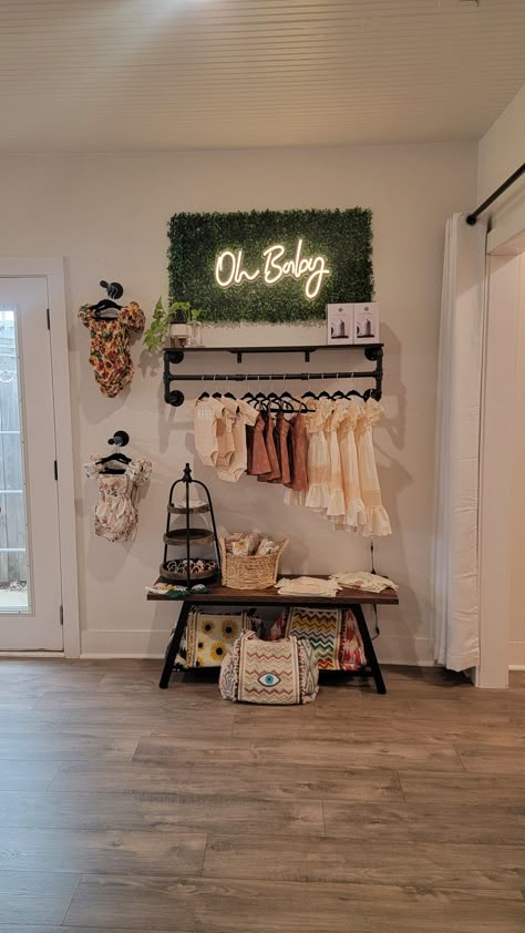 Baby Store Design, Baby Boutique Ideas, Baby Clothes Display, Baby Boutique Display, Childrens Boutique Ideas, Boutique Shelving, Small Boutique Interior Design, Small Boutique Interior, Clothing Boutique Decor