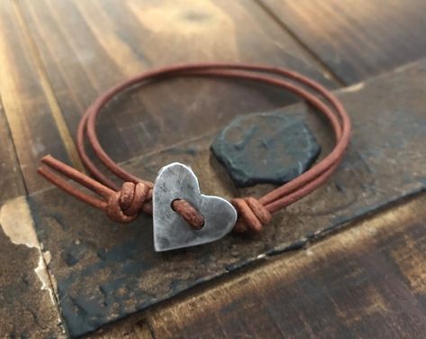 Bracelet En Cuir Diy, Wrapped Bracelets, Wrap Armband, Diy Leather Bracelet, Diy Ring, Bracelets Women, Silver Heart Bracelet, Stamped Metal, Cord Jewelry