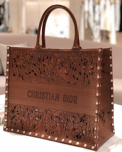 Luxury Shopping Service 🇺🇸 on Instagram: “Dior Handcrafted Leather Tote #dior #diorbooktote #diorspring21 #personalshopper #lookingforluxe” Dior Book, Book Tote Bag, Dior Book Tote, Brown Tote, Luxury Purses, Shoulder Bags For Women, Beautiful Handbags, Leather Books, Trending Handbag