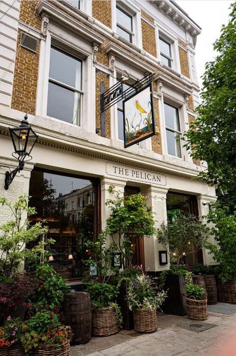 London Pub Interior, Best Pubs In London, London Pub Aesthetic, Pubs In London, Pub Interior, Dublin Castle, London Girl, Best Pubs, London Pubs