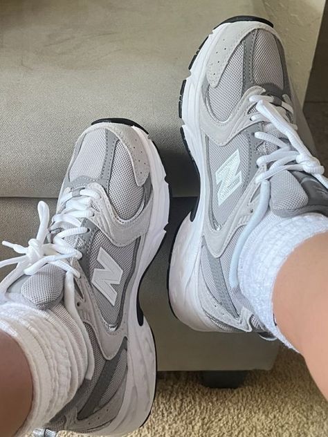 New Balances, Pretty Sneakers, Trendy Shoes Sneakers, Pretty Shoes Sneakers, Girly Shoes, Aesthetic Shoes, Shoe Inspo, Swag Shoes, New Balance Shoes