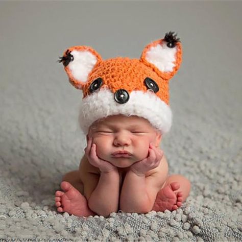 Geek Crochet, Props Ideas, Baby Boy Newborn Pictures, Boy Crochet, Baby Kostüm, Newborn Photography Boy, Newborn Photography Poses, Fox Hat, Newborn Baby Photoshoot